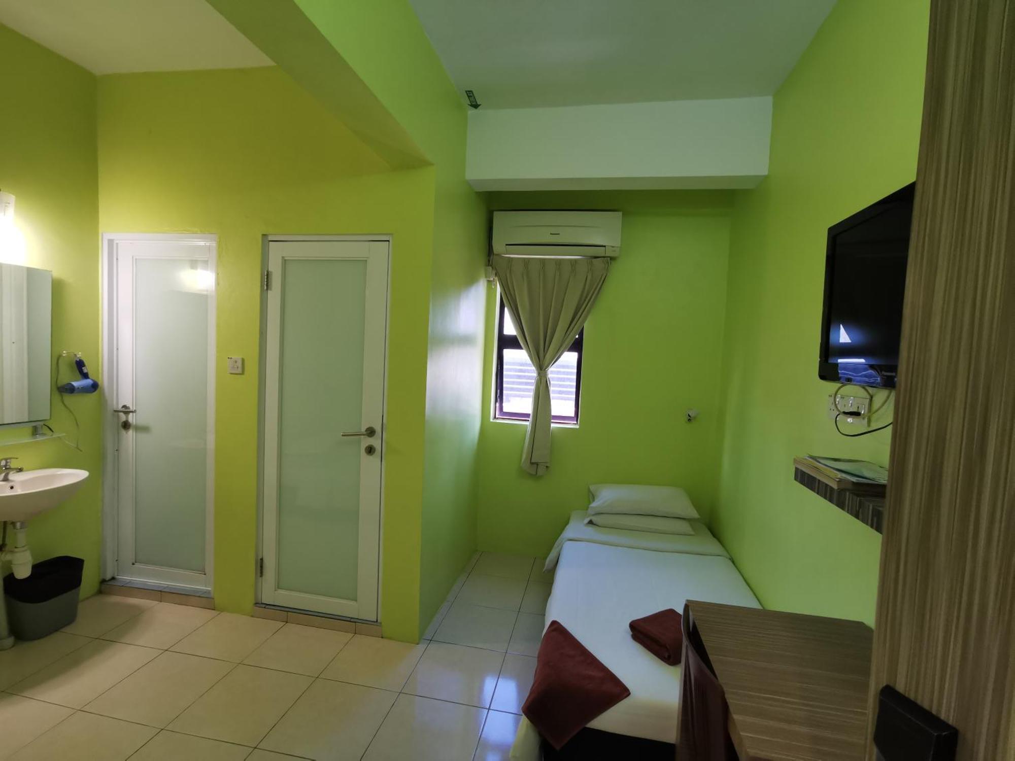 Walk Inn Мири Экстерьер фото