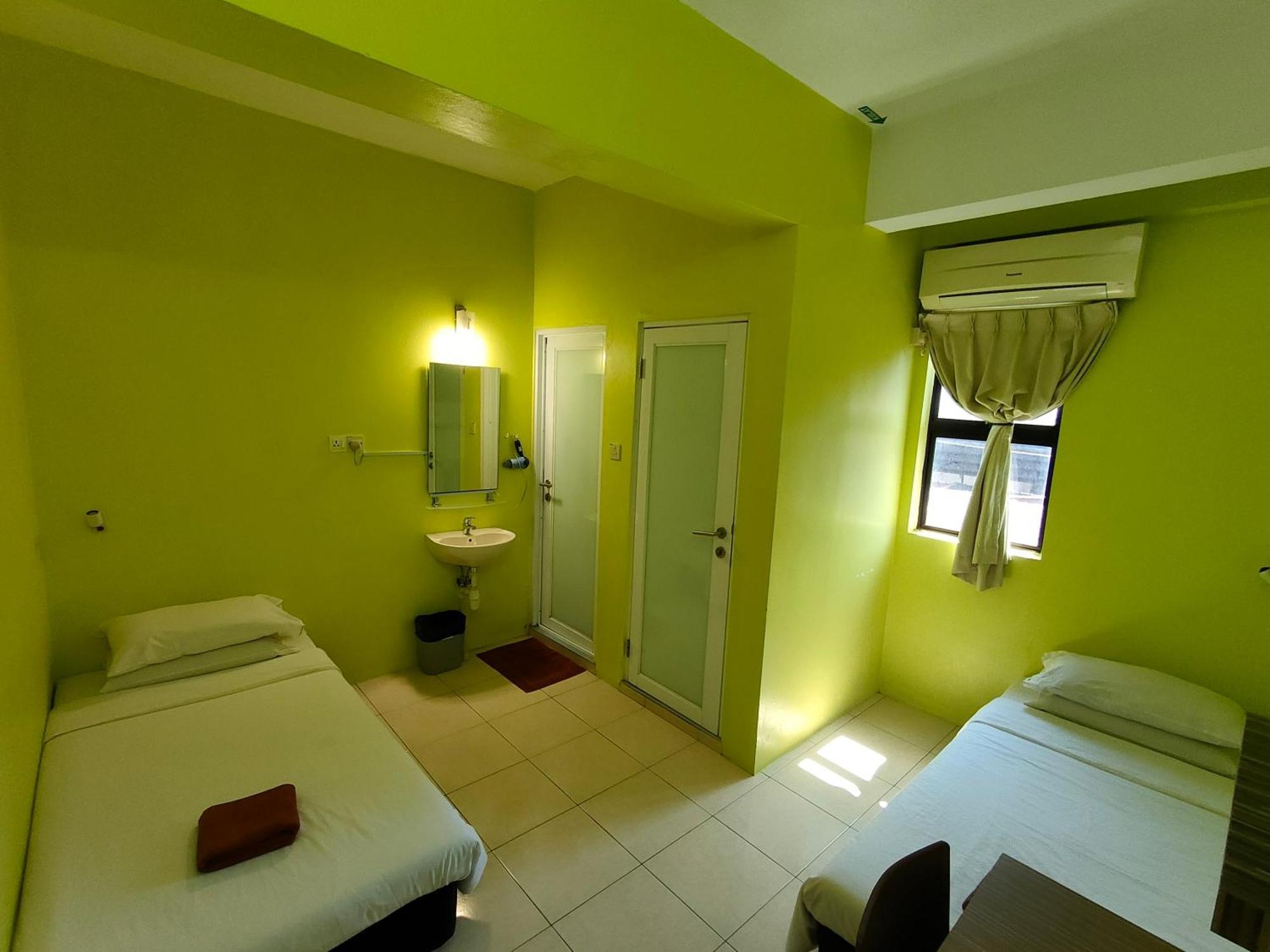 Walk Inn Мири Экстерьер фото