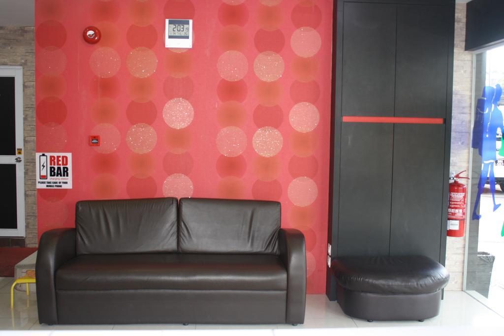 Walk Inn Мири Экстерьер фото