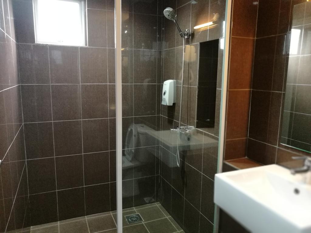 Walk Inn Мири Экстерьер фото