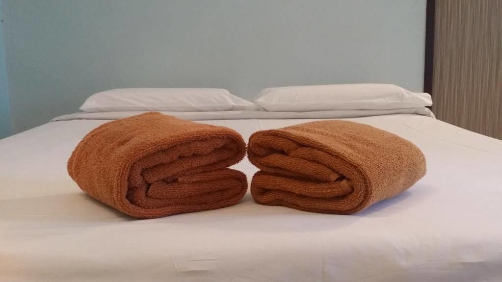 Walk Inn Мири Экстерьер фото