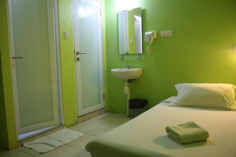 Walk Inn Мири Экстерьер фото