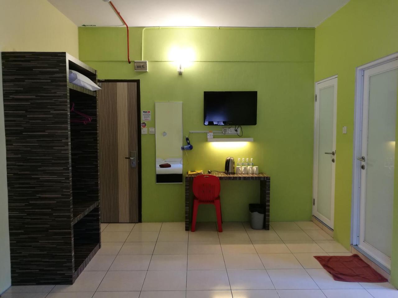 Walk Inn Мири Экстерьер фото