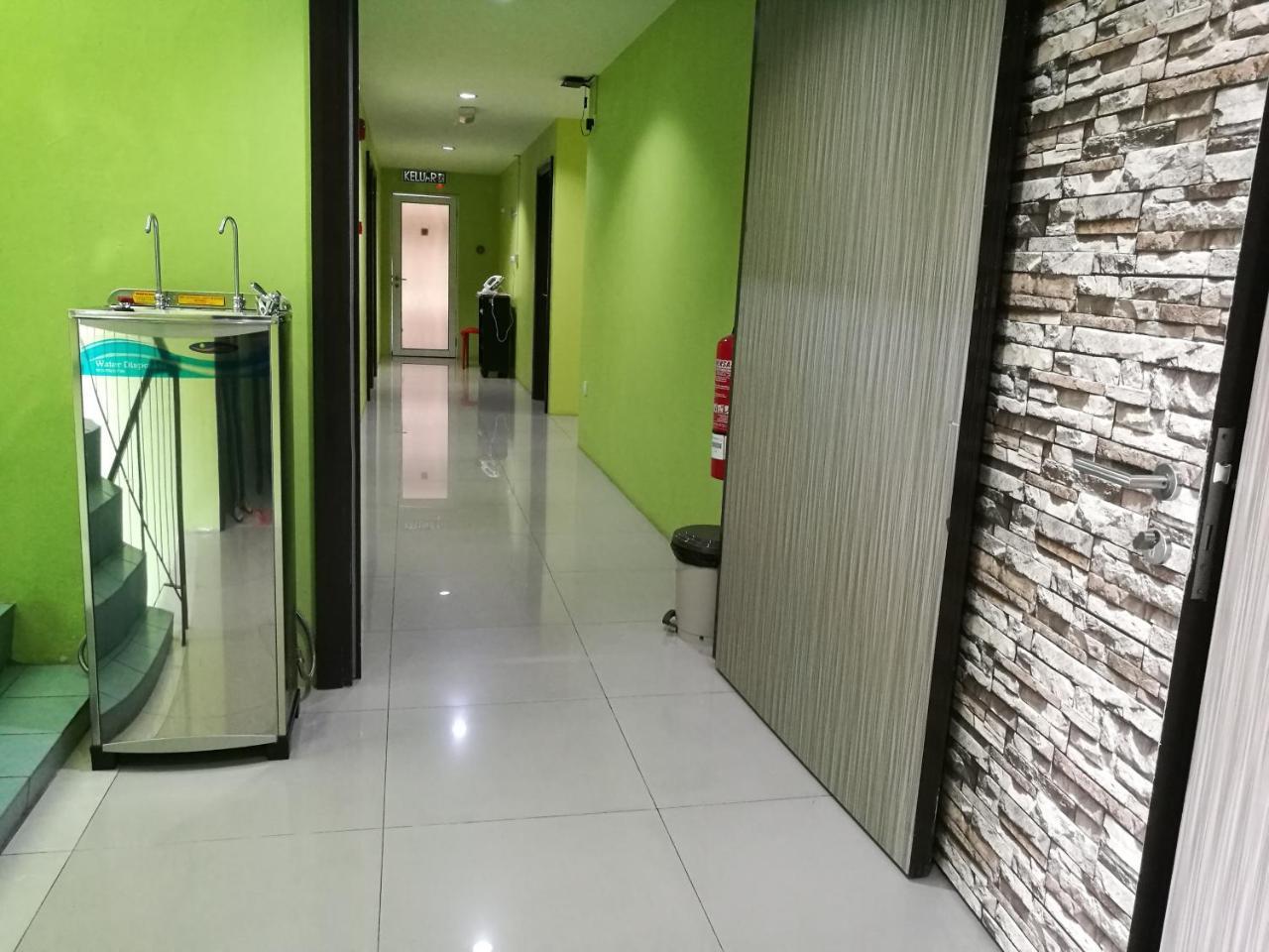 Walk Inn Мири Экстерьер фото